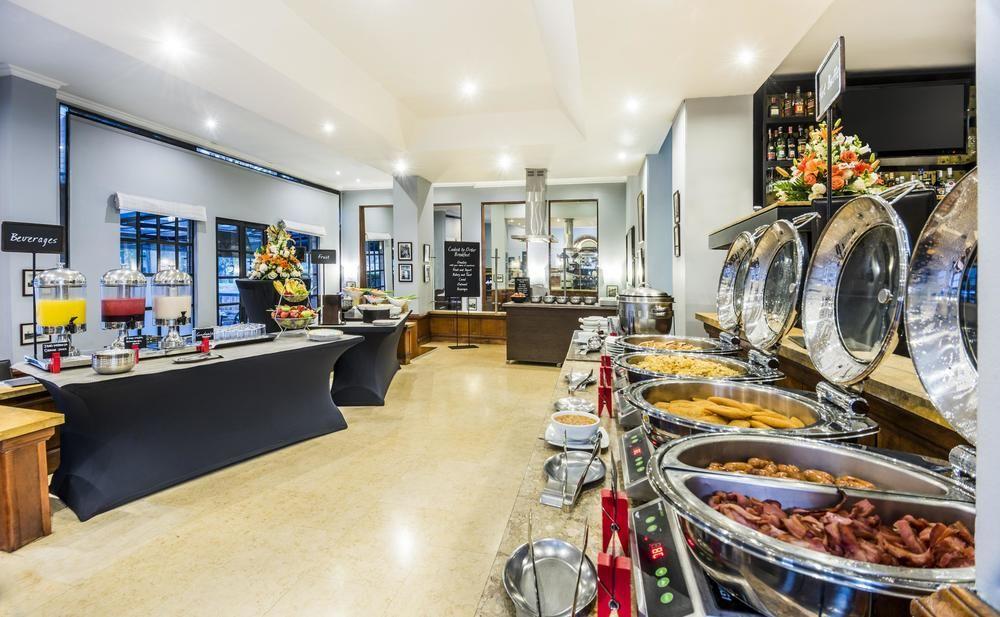 Embassy Suites By Hilton Bogota - Rosales Exterior foto The buffet at the hotel