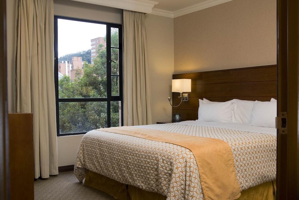 Embassy Suites By Hilton Bogota - Rosales Exterior foto A bedroom at the hotel