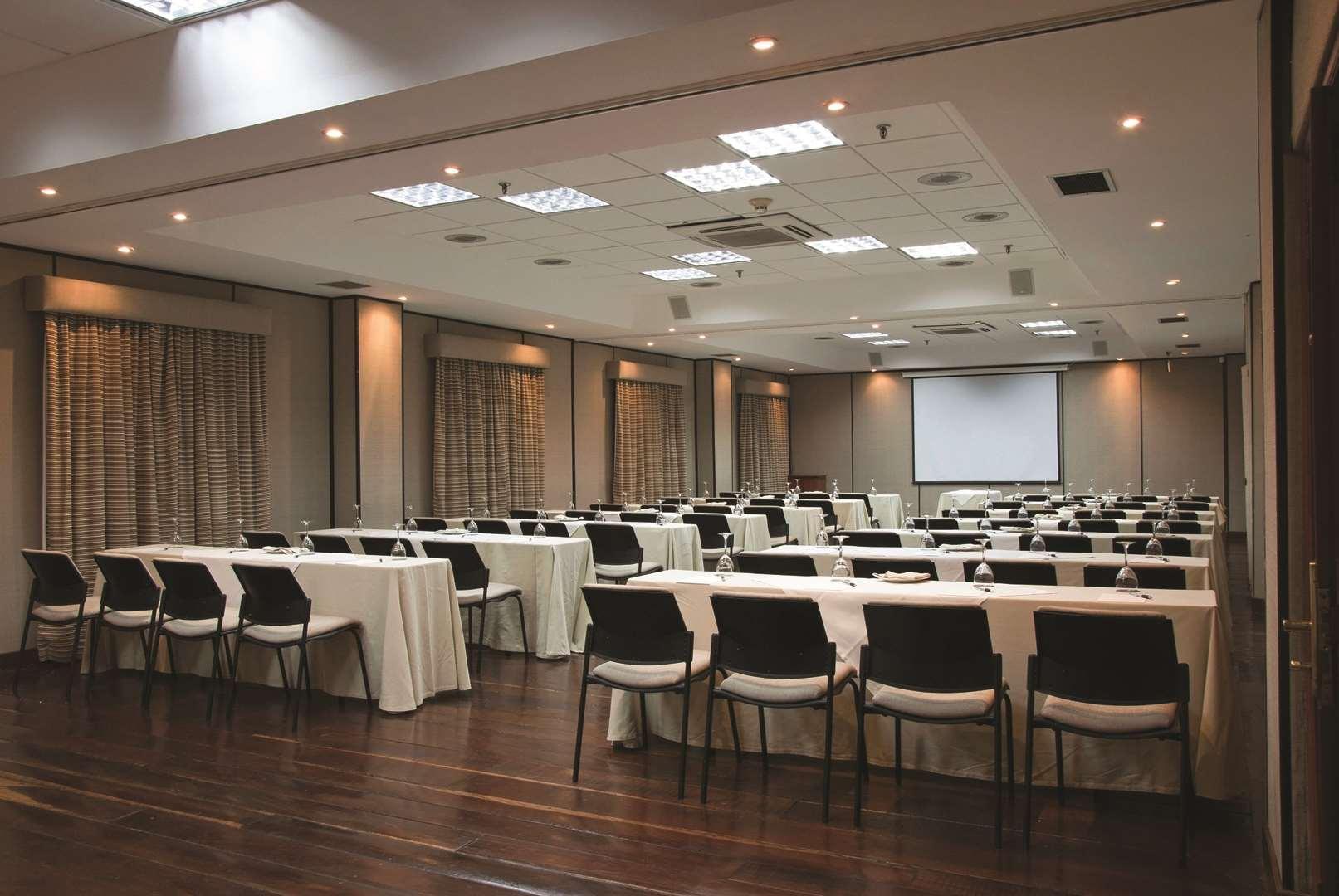 Embassy Suites By Hilton Bogota - Rosales Exterior foto A conference room