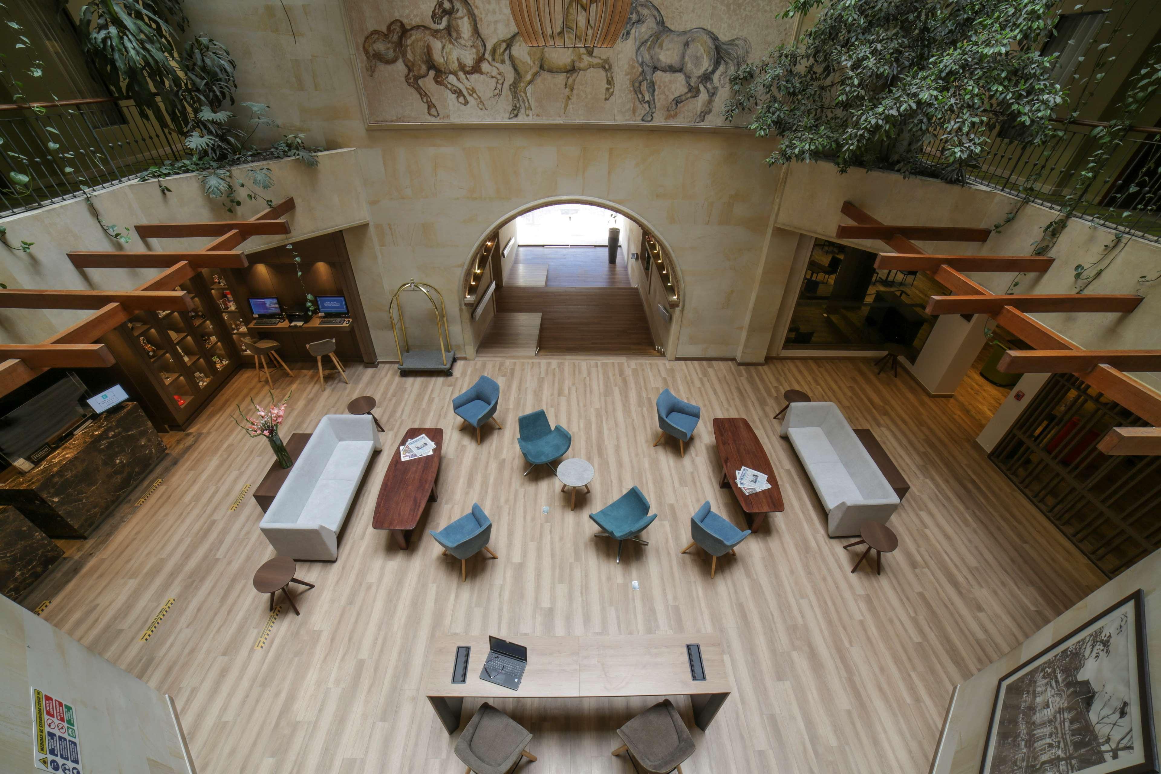 Embassy Suites By Hilton Bogota - Rosales Exterior foto The library