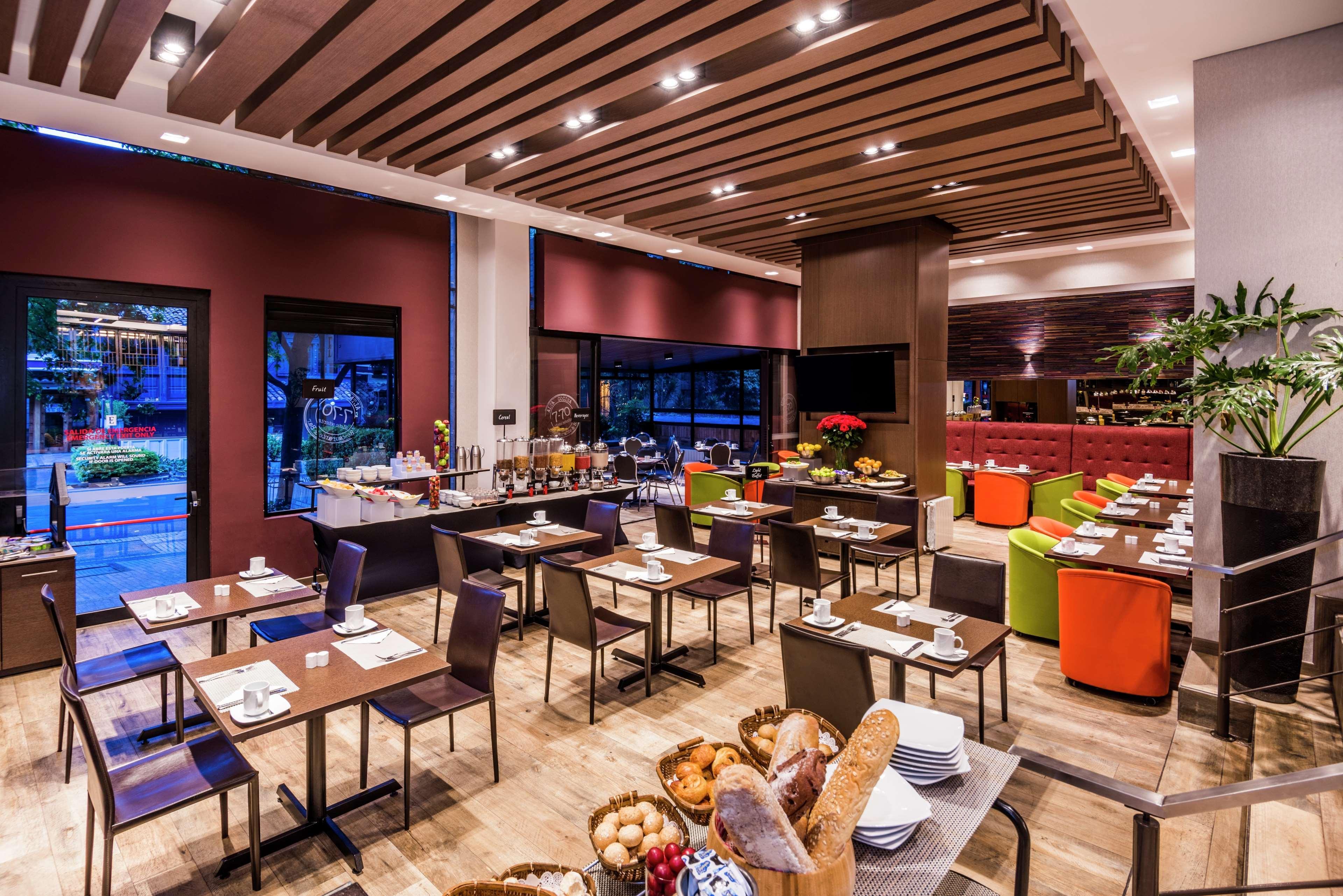 Embassy Suites By Hilton Bogota - Rosales Exterior foto The restaurant