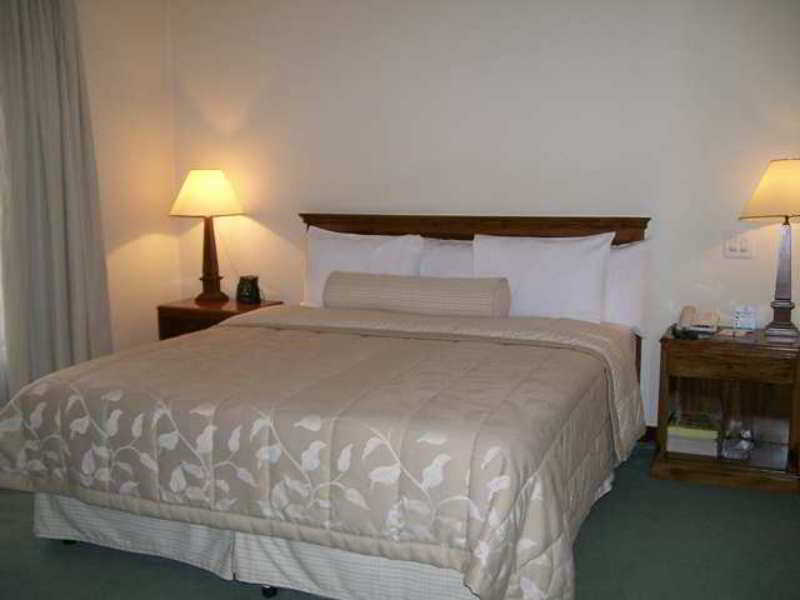 Embassy Suites By Hilton Bogota - Rosales Zimmer foto A bedroom at the hotel