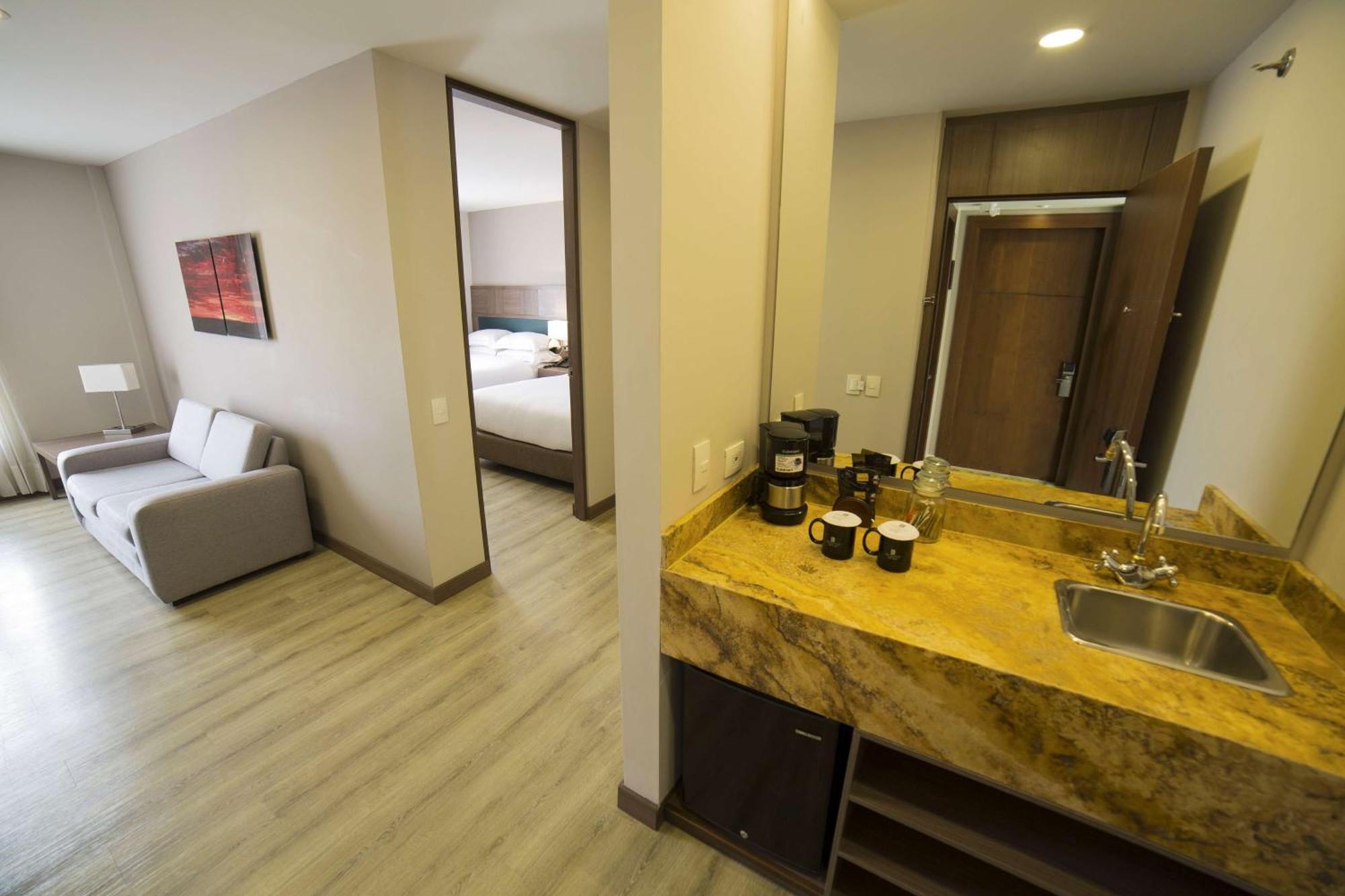 Embassy Suites By Hilton Bogota - Rosales Exterior foto A room at the hotel