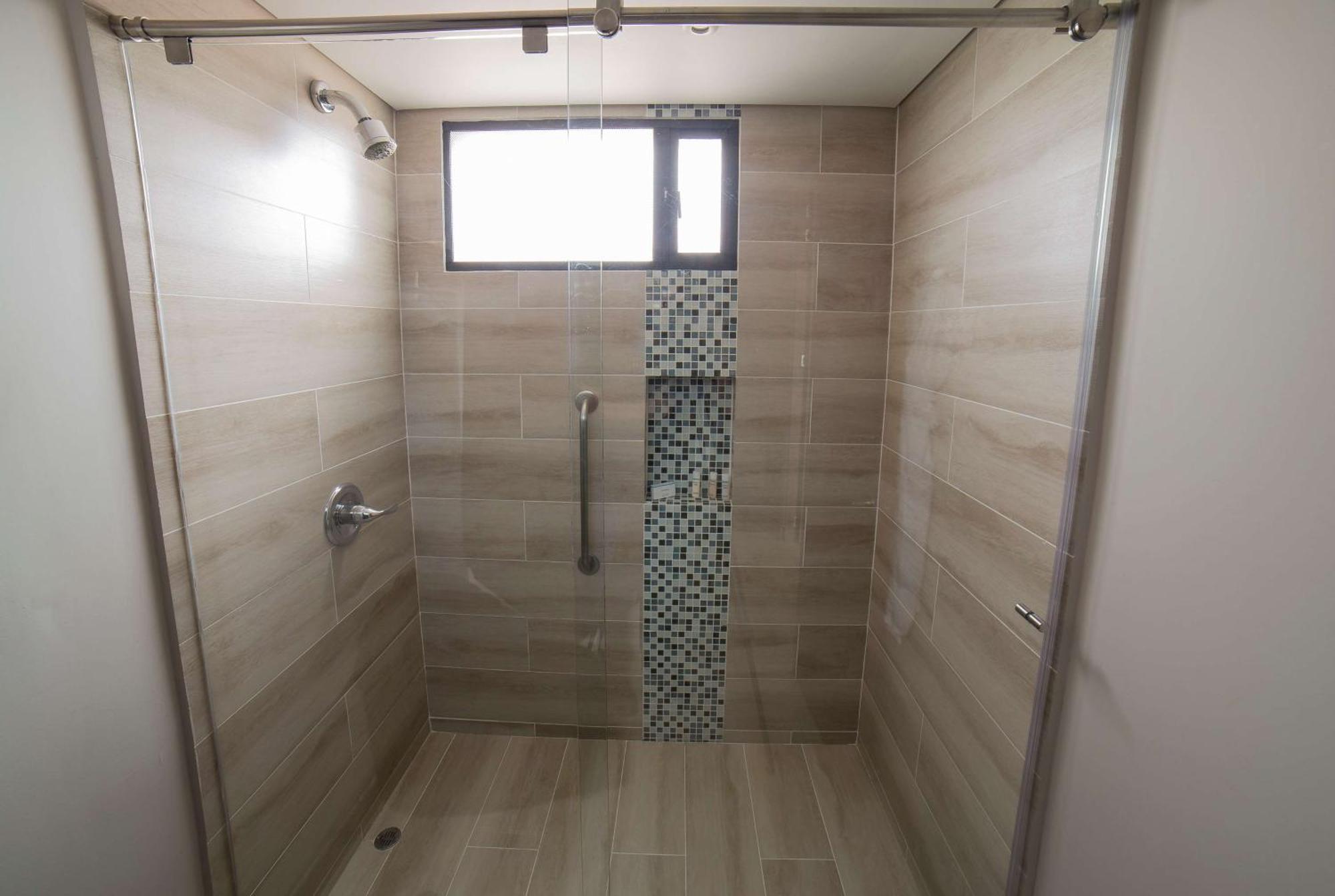 Embassy Suites By Hilton Bogota - Rosales Exterior foto A shower with a fixed shower head