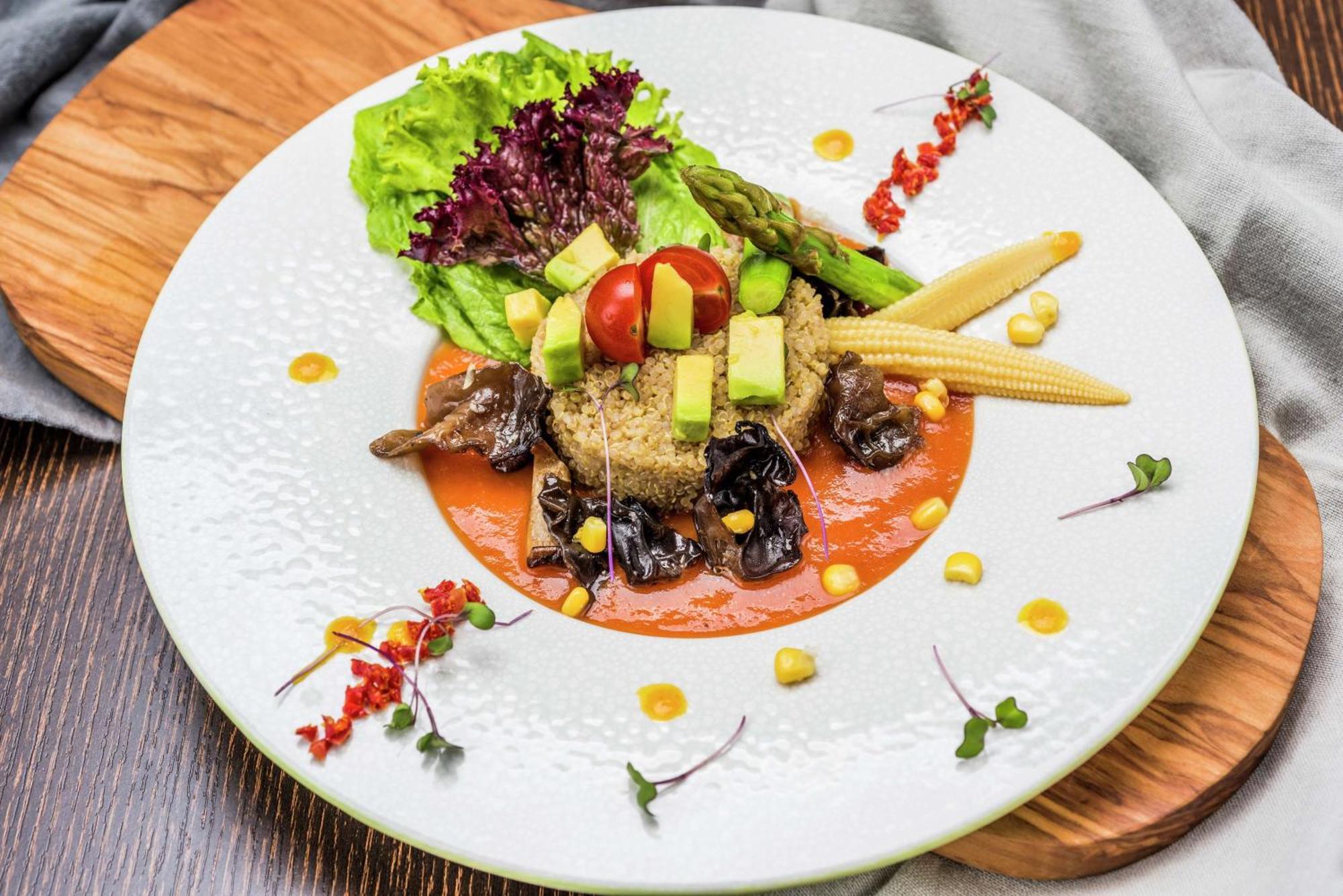 Embassy Suites By Hilton Bogota - Rosales Exterior foto Quinoa salad