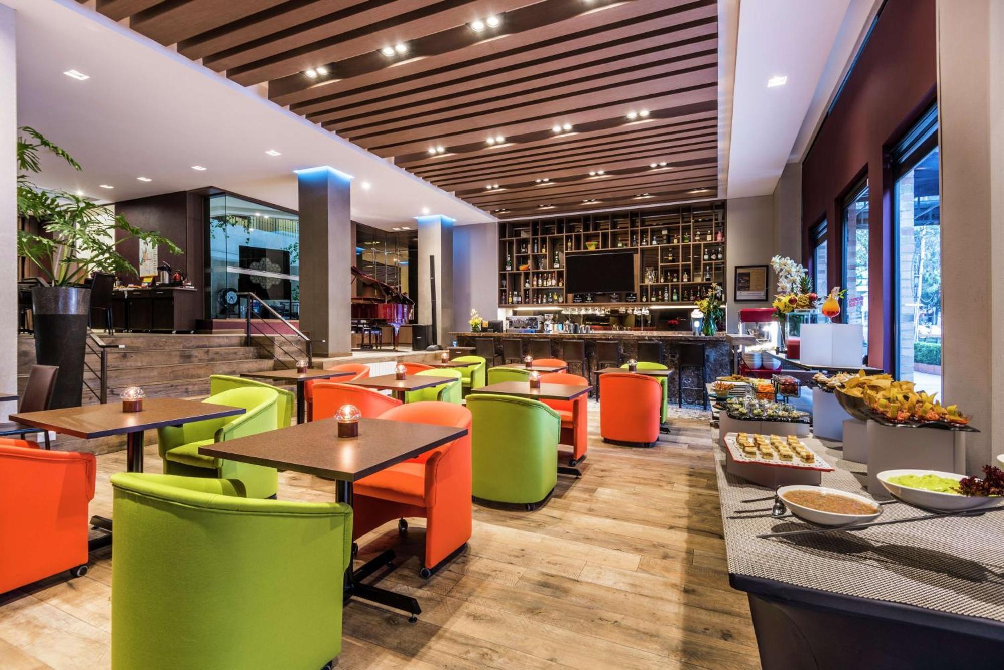 Embassy Suites By Hilton Bogota - Rosales Exterior foto The restaurant