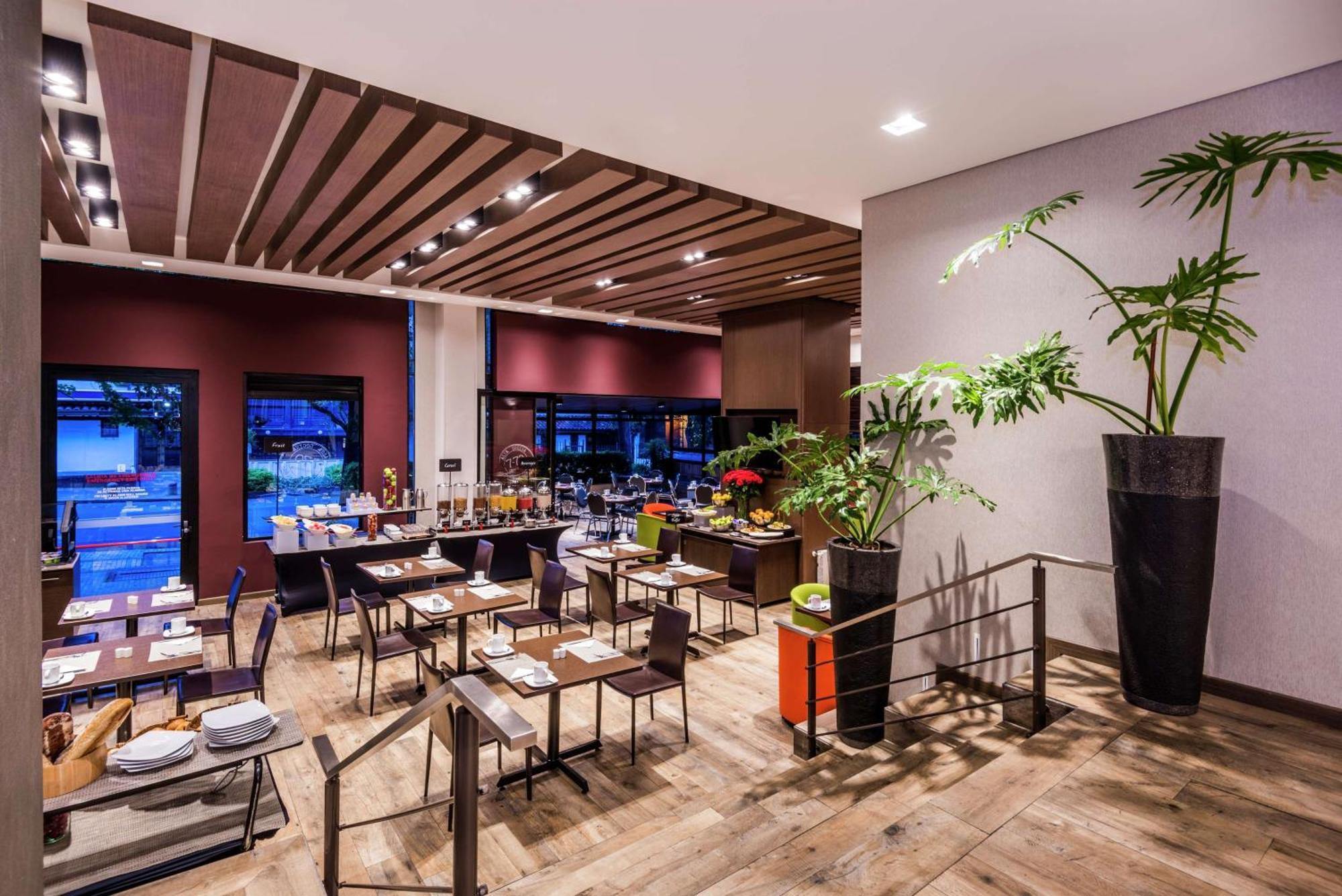 Embassy Suites By Hilton Bogota - Rosales Exterior foto The restaurant