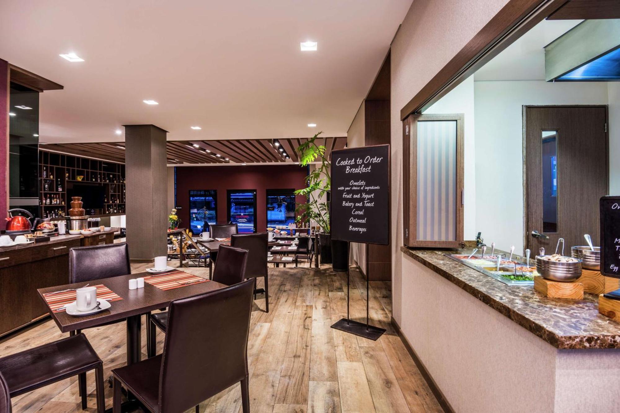 Embassy Suites By Hilton Bogota - Rosales Exterior foto The restaurant