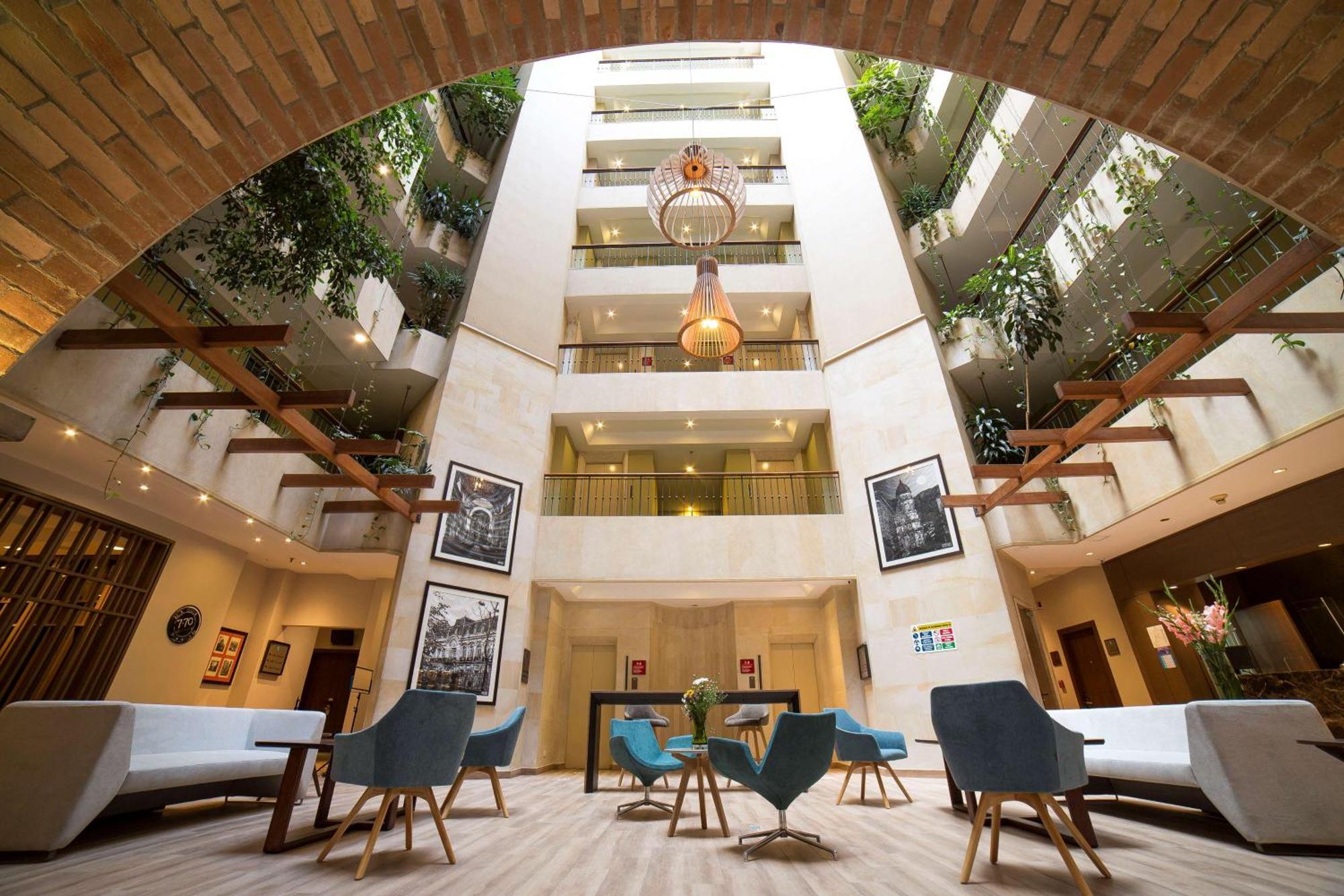 Embassy Suites By Hilton Bogota - Rosales Exterior foto The hotel's atrium
