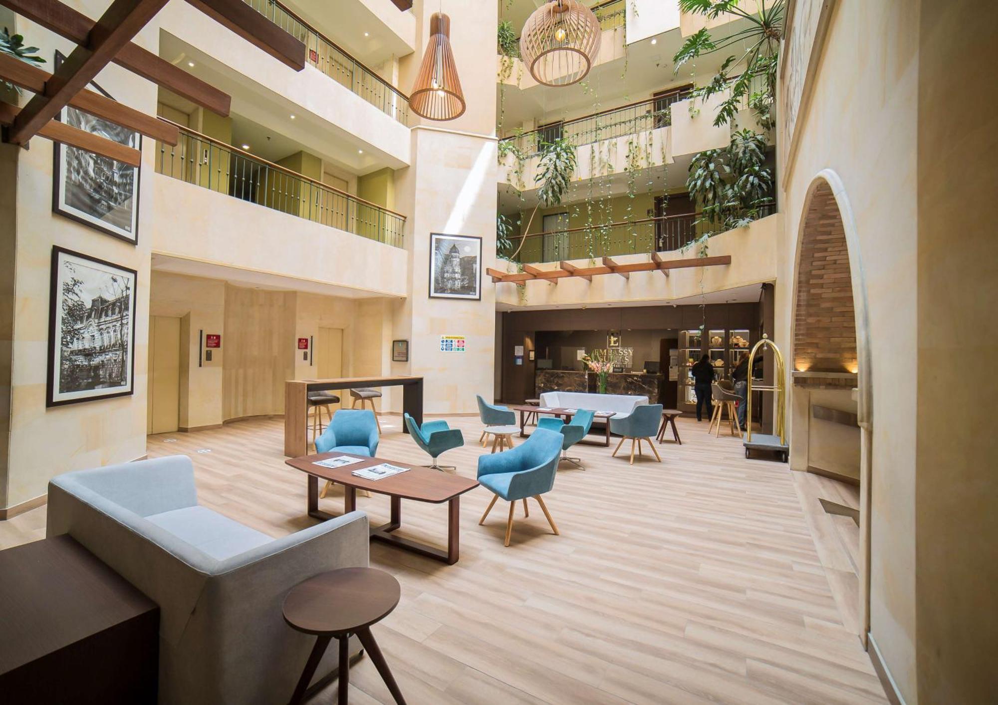 Embassy Suites By Hilton Bogota - Rosales Exterior foto The interior of the hotel