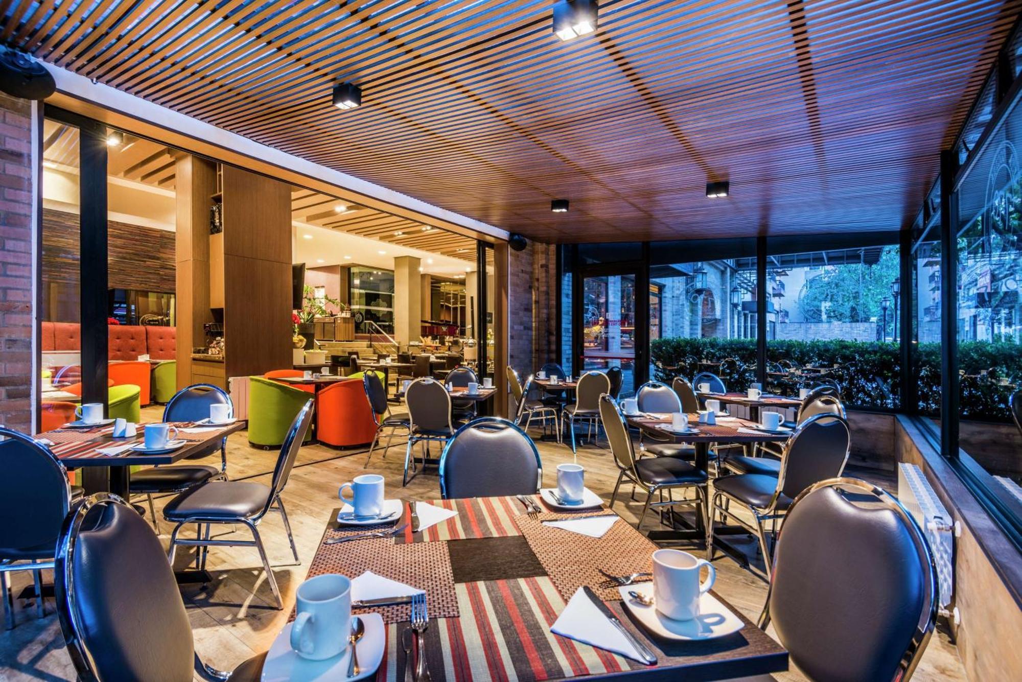 Embassy Suites By Hilton Bogota - Rosales Exterior foto The restaurant
