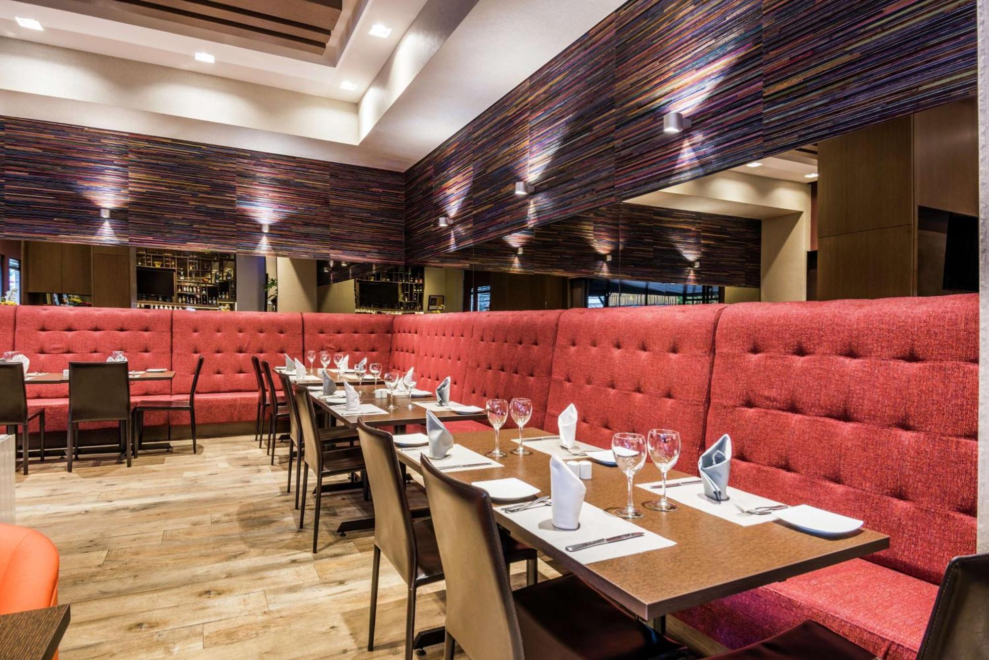 Embassy Suites By Hilton Bogota - Rosales Exterior foto The interior of the restaurant