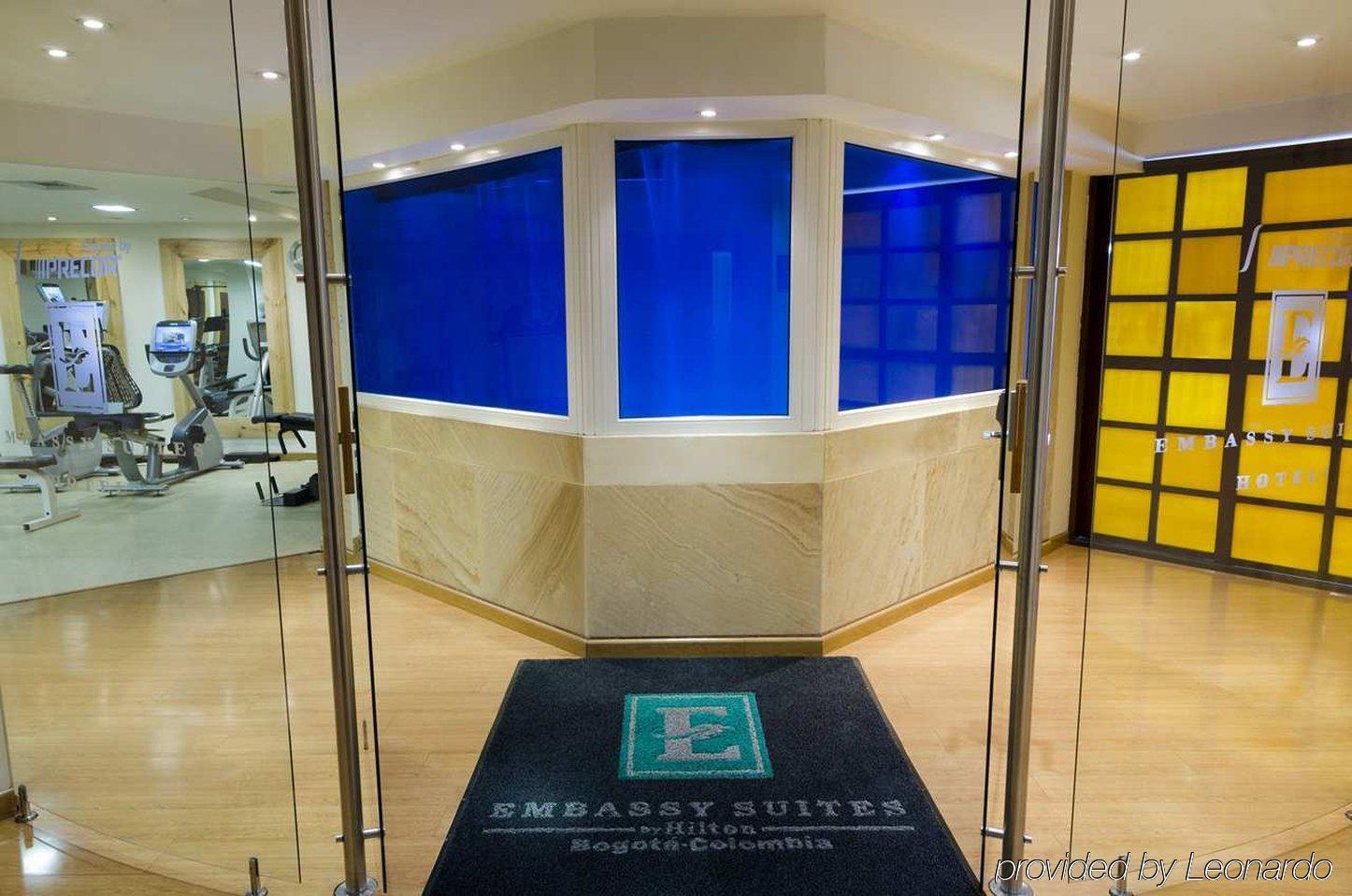 Embassy Suites By Hilton Bogota - Rosales Exterior foto Entrance to the Embassy Suites